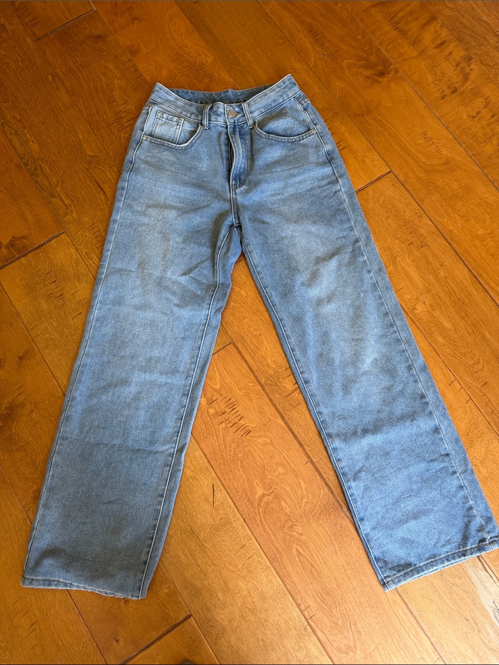 Women's Straight-Leg Jeans in Light Blue Denim